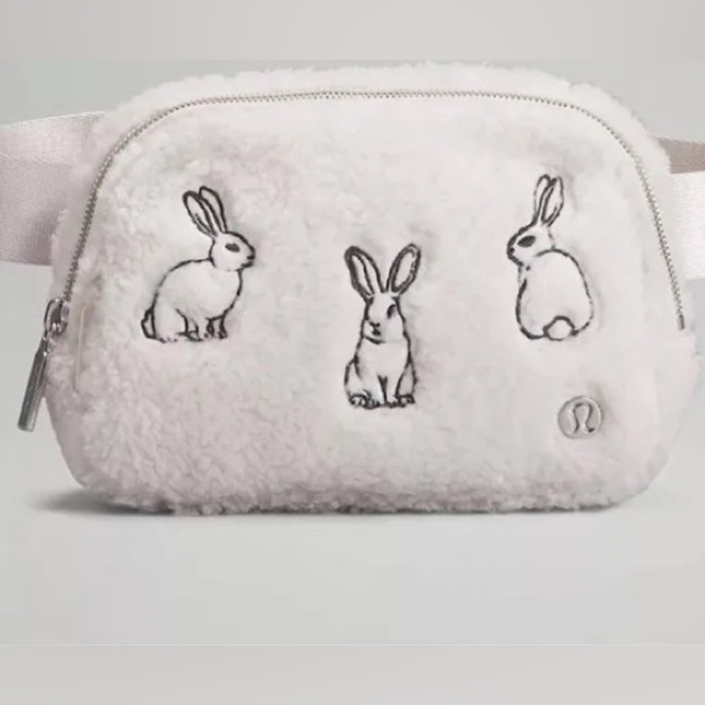 [ISO!!!!!!!!] LULULEMON LUNAR NEW YEAR  2023 EVERYWHERE BELT BAG 1L *FLEECE